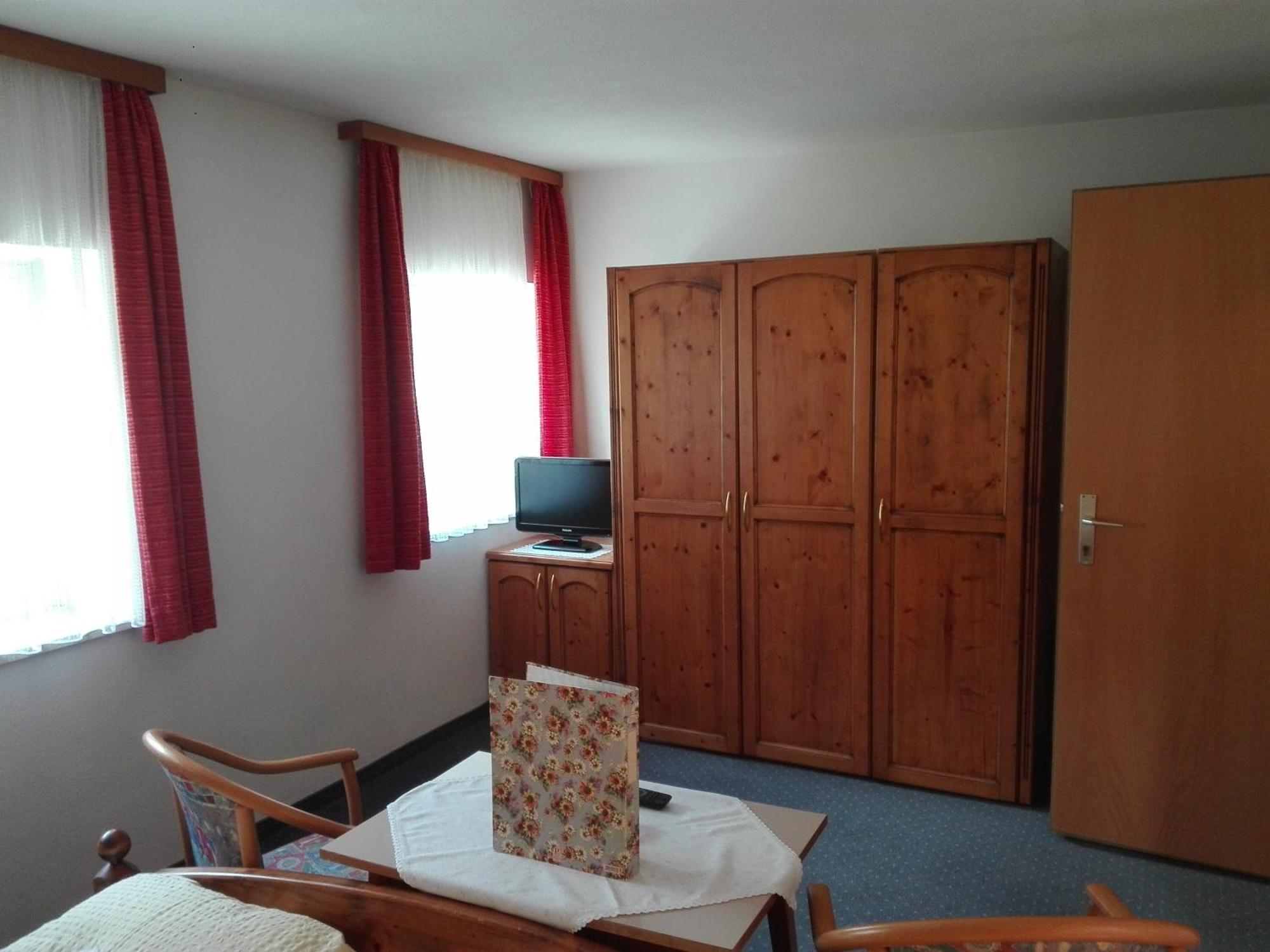 Hotel Haselried Tirolo Luaran gambar