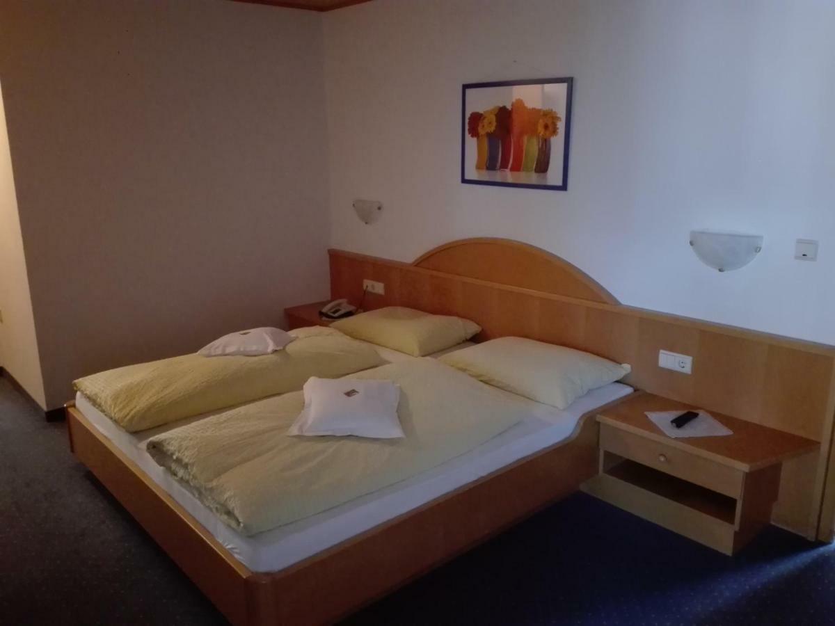 Hotel Haselried Tirolo Luaran gambar
